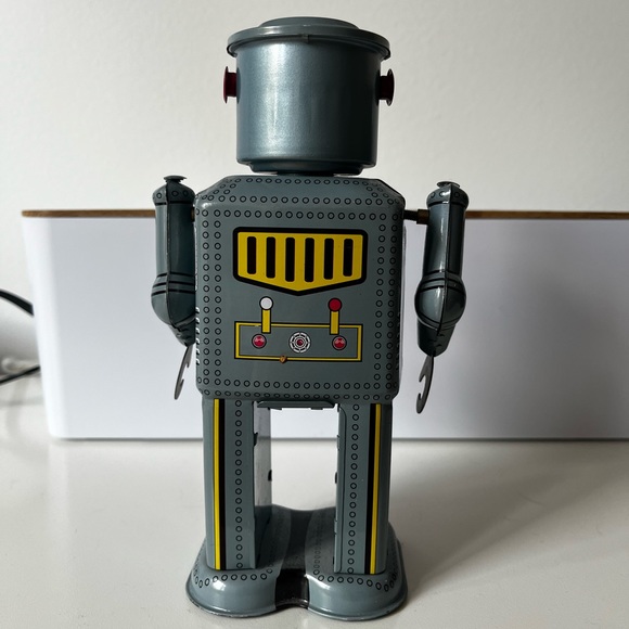 Vintage Tin Robot R-35 Wind Up Tin Toy - Picture 3 of 6